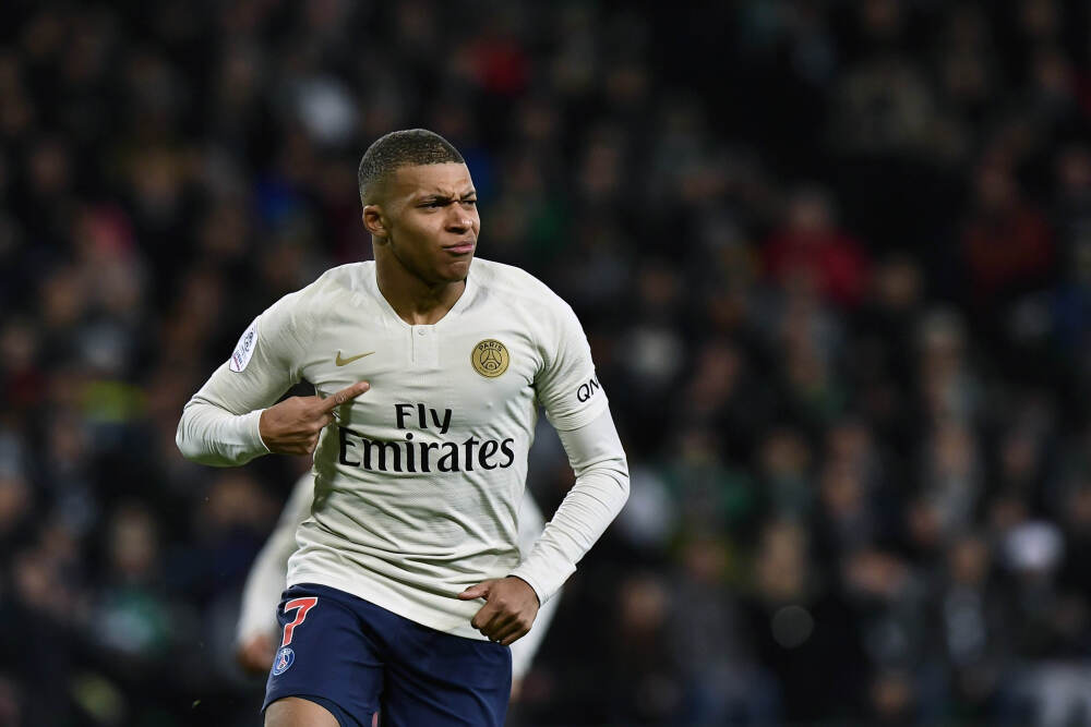 表忠心🤣普利西奇接连辟谣与悉尼妹绯闻，进球手势献给现女友